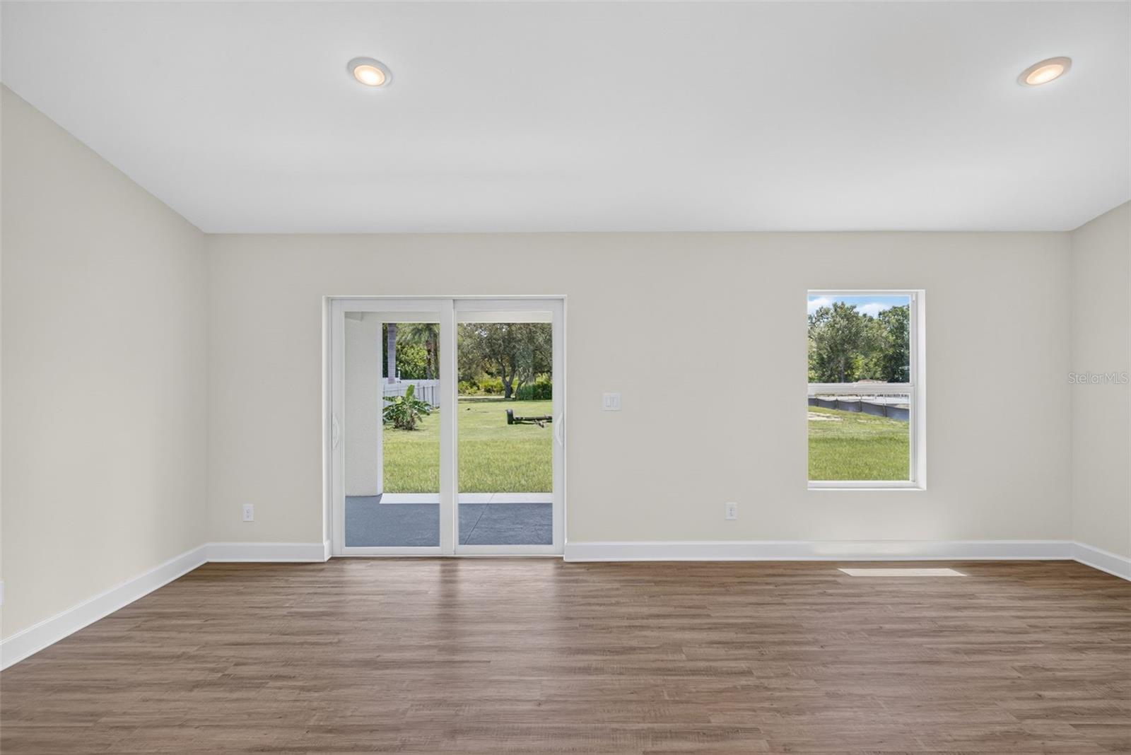 23429 Wickens Ave Property Photo 6