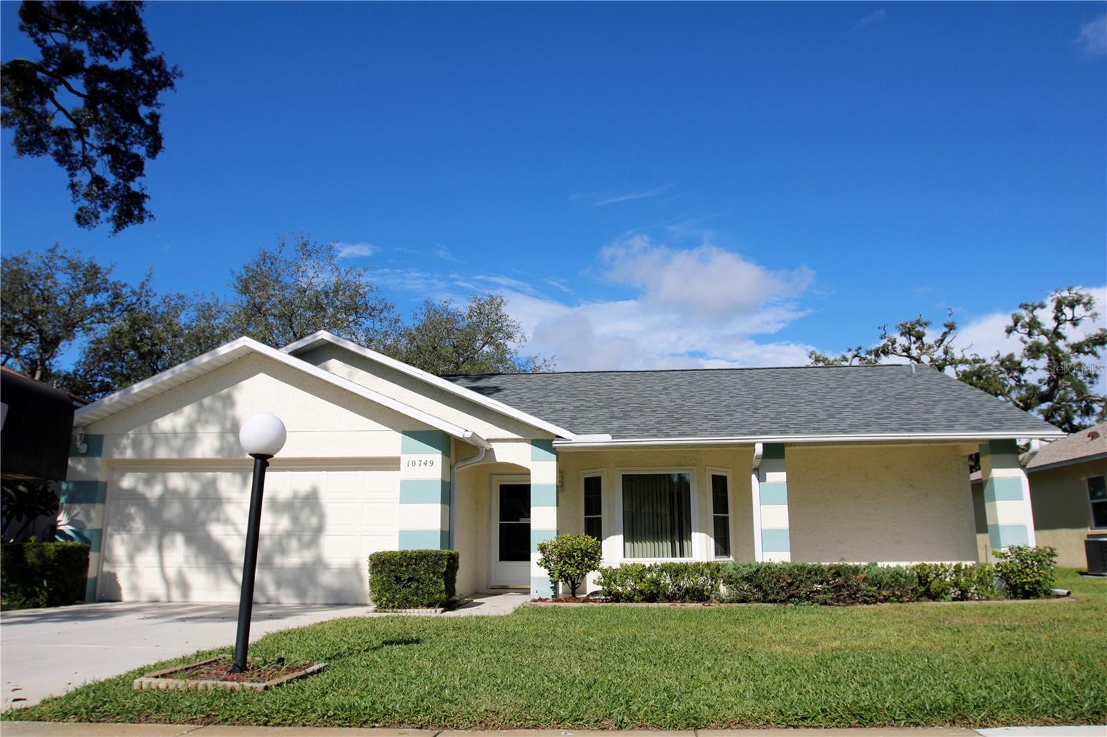 10749 FALLEN LEAF LN Property Photo 1