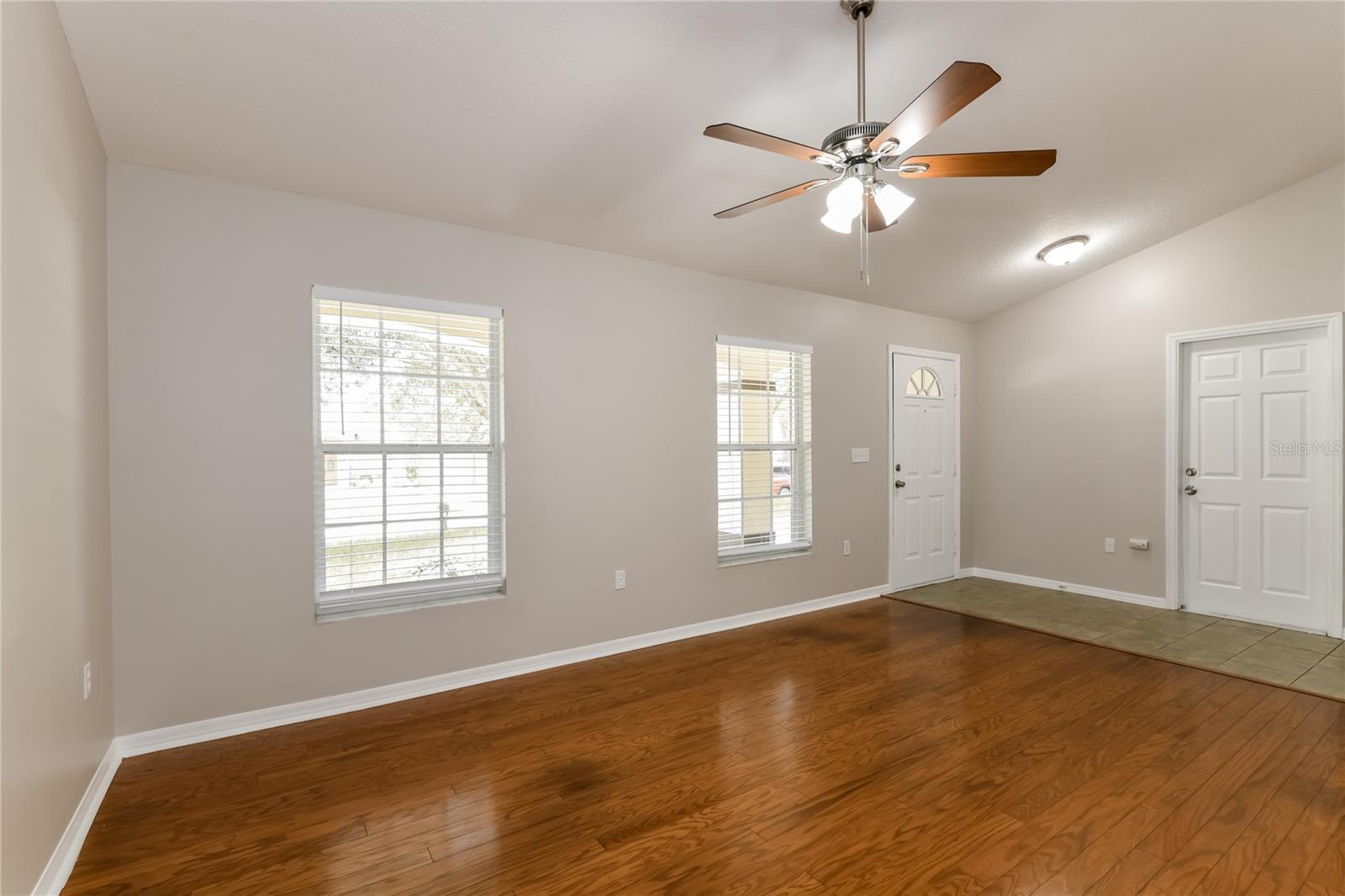 840 High Pointe Cir Property Photo 2