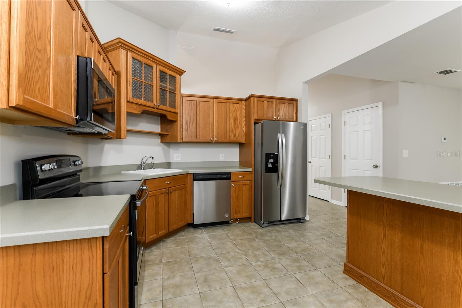 840 High Pointe Cir Property Photo 3