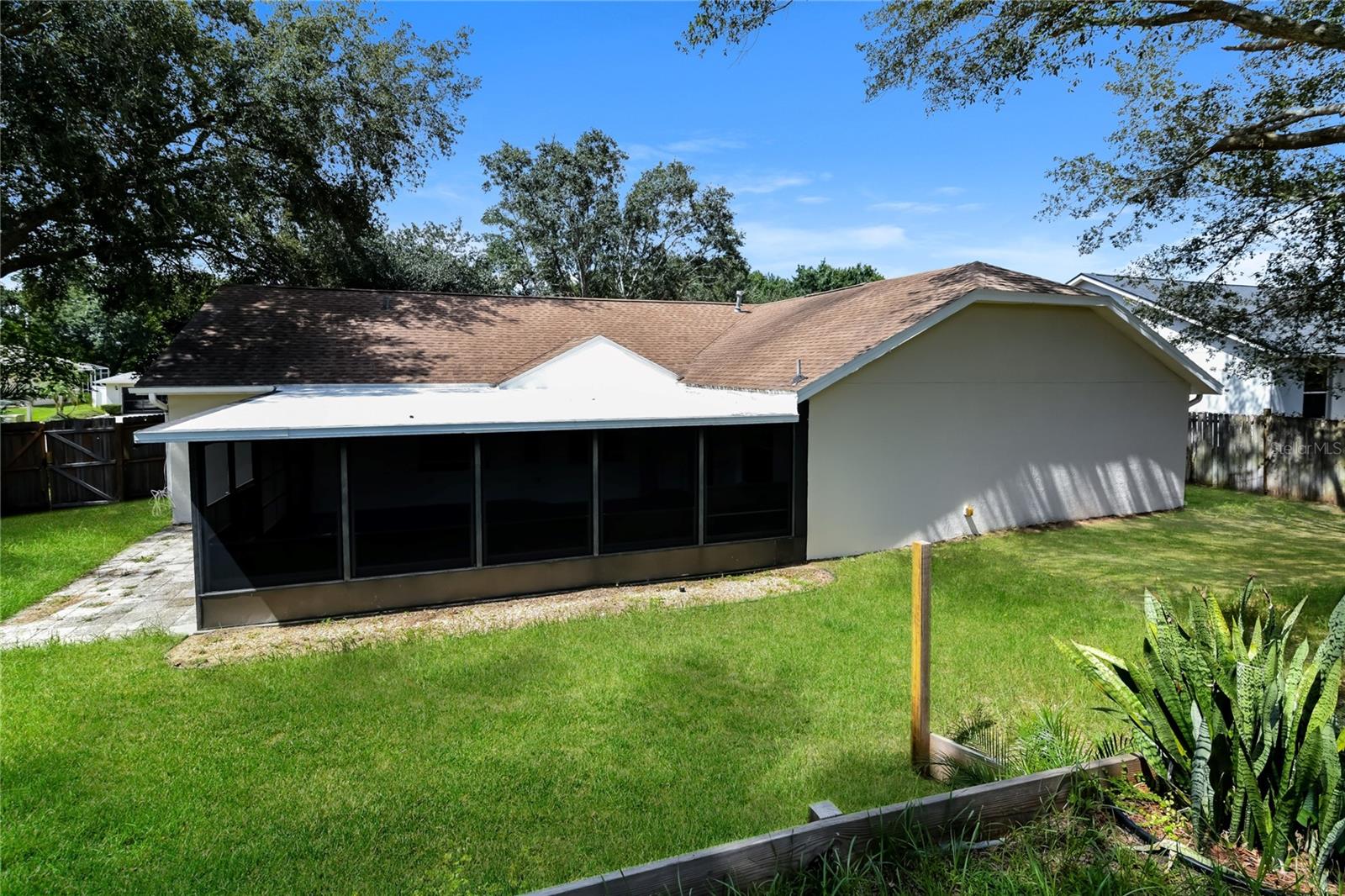 840 High Pointe Cir Property Photo 15