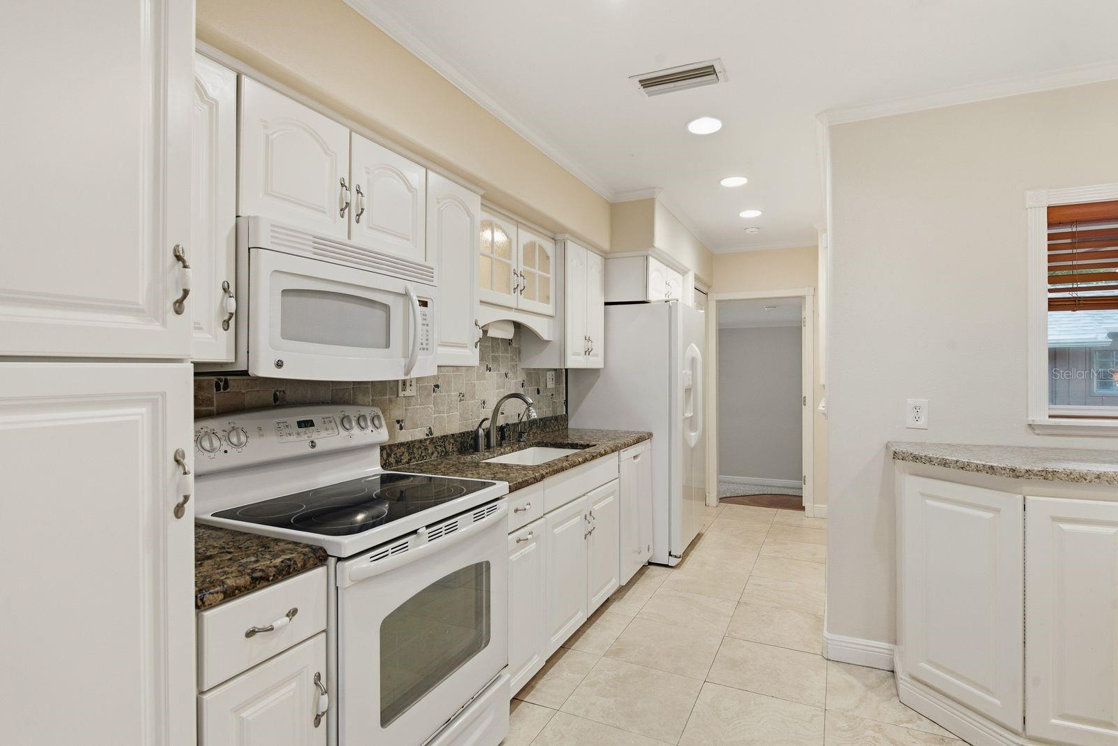 6144 Jefferson St Property Photo 12
