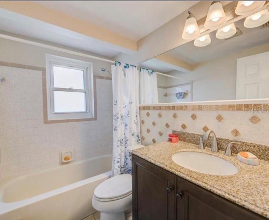 11422 Yellowwood Ln Property Photo 2