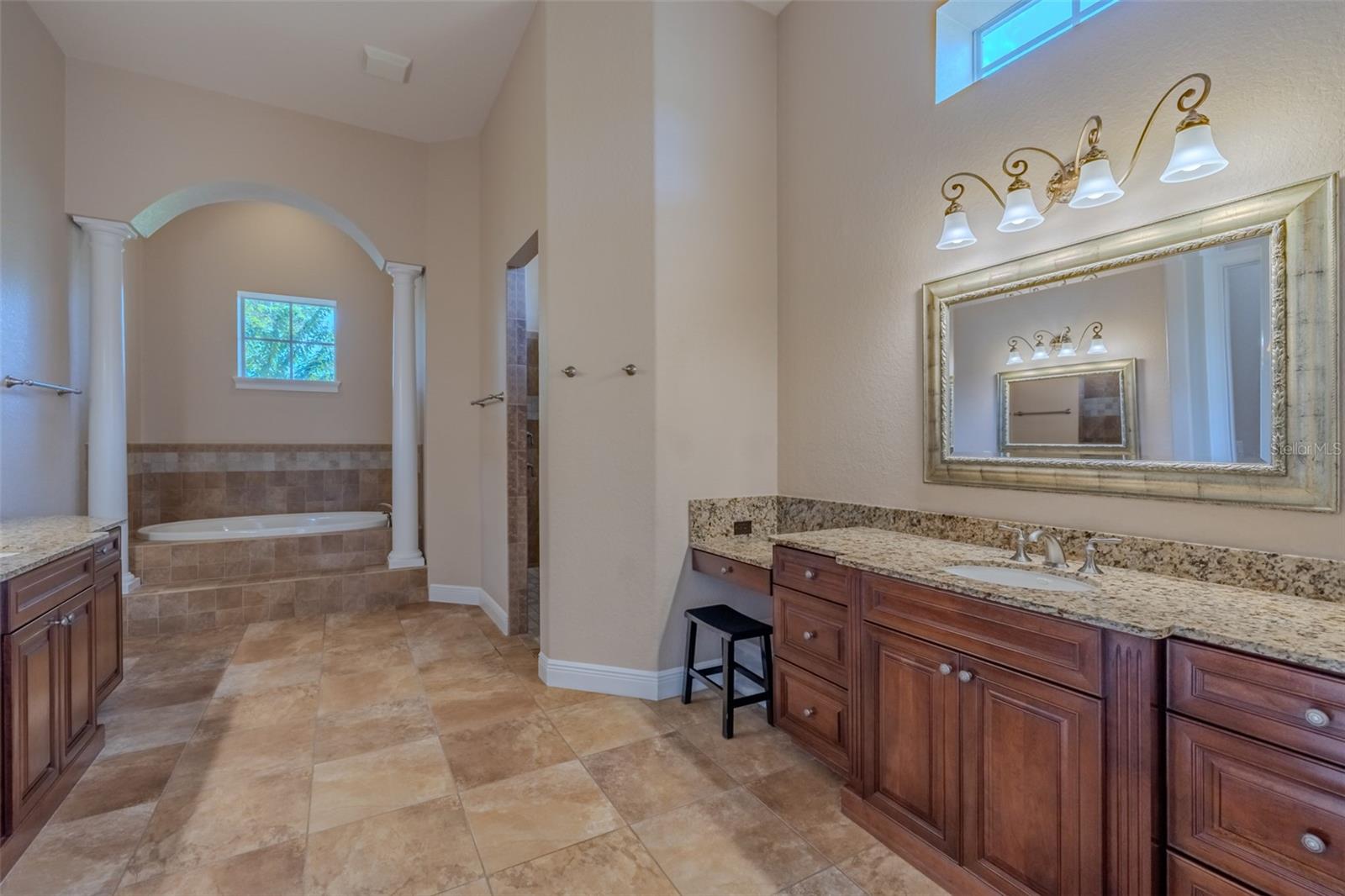 10501 Broadland Pass Property Photo 40