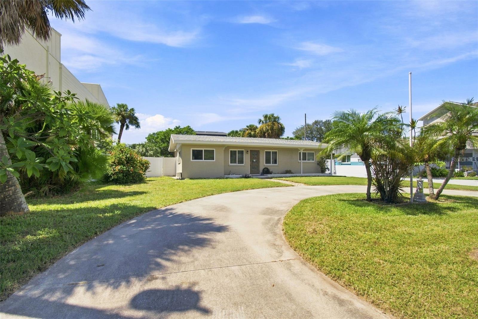 1604 1st St Property Photo 1