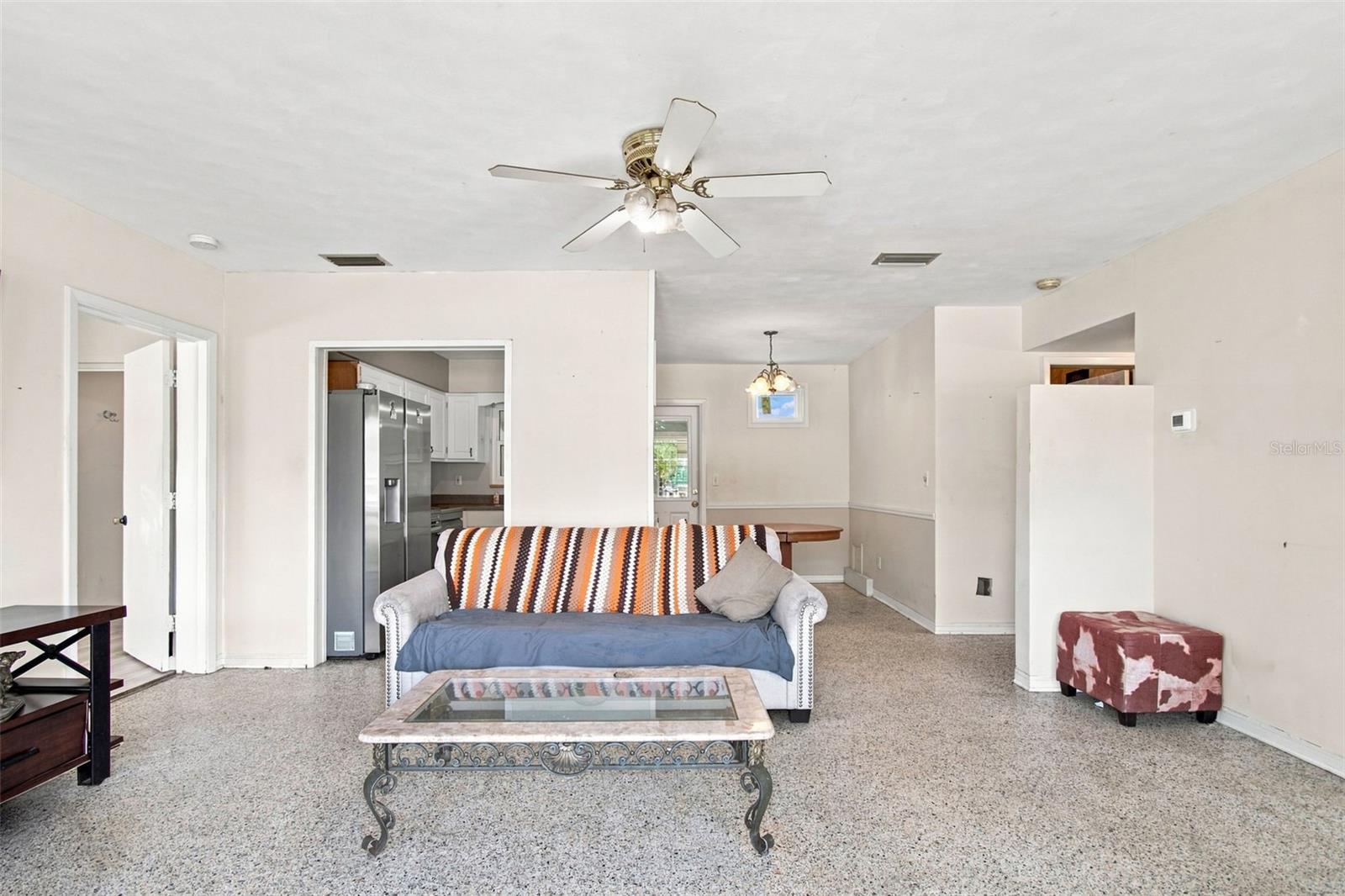 1604 1st St Property Photo 4