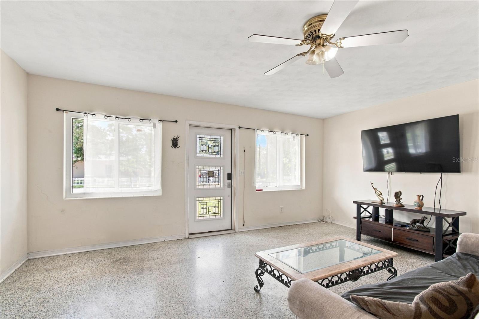 1604 1st St Property Photo 5