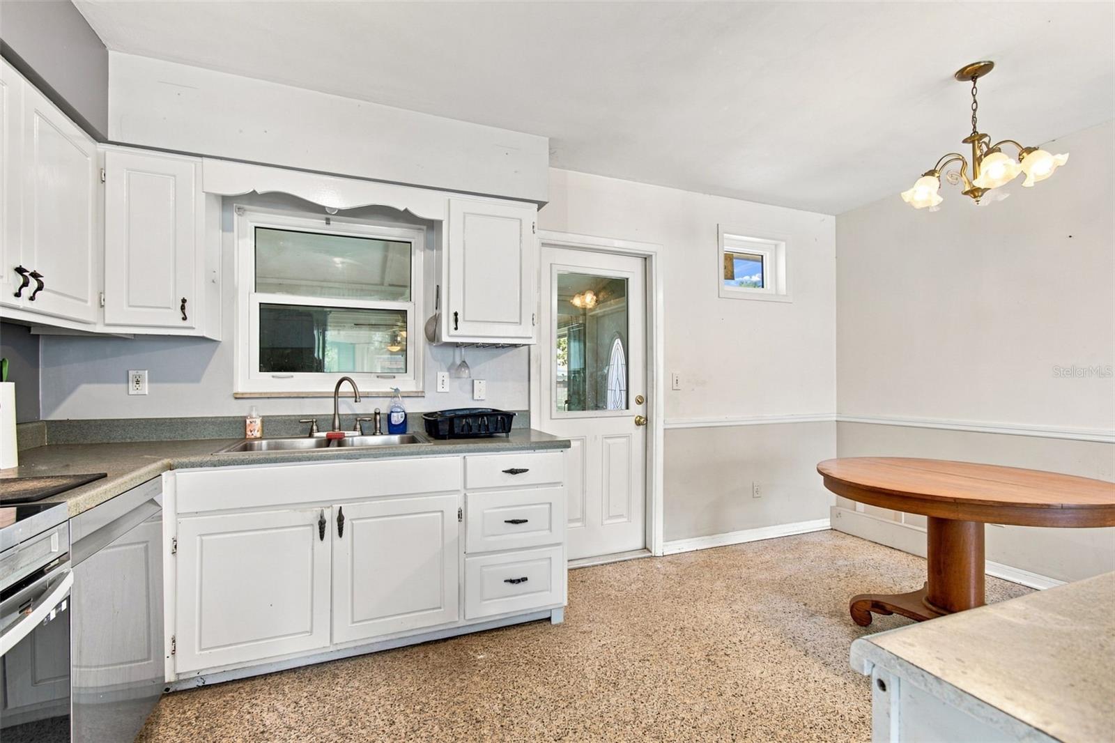 1604 1st St Property Photo 10