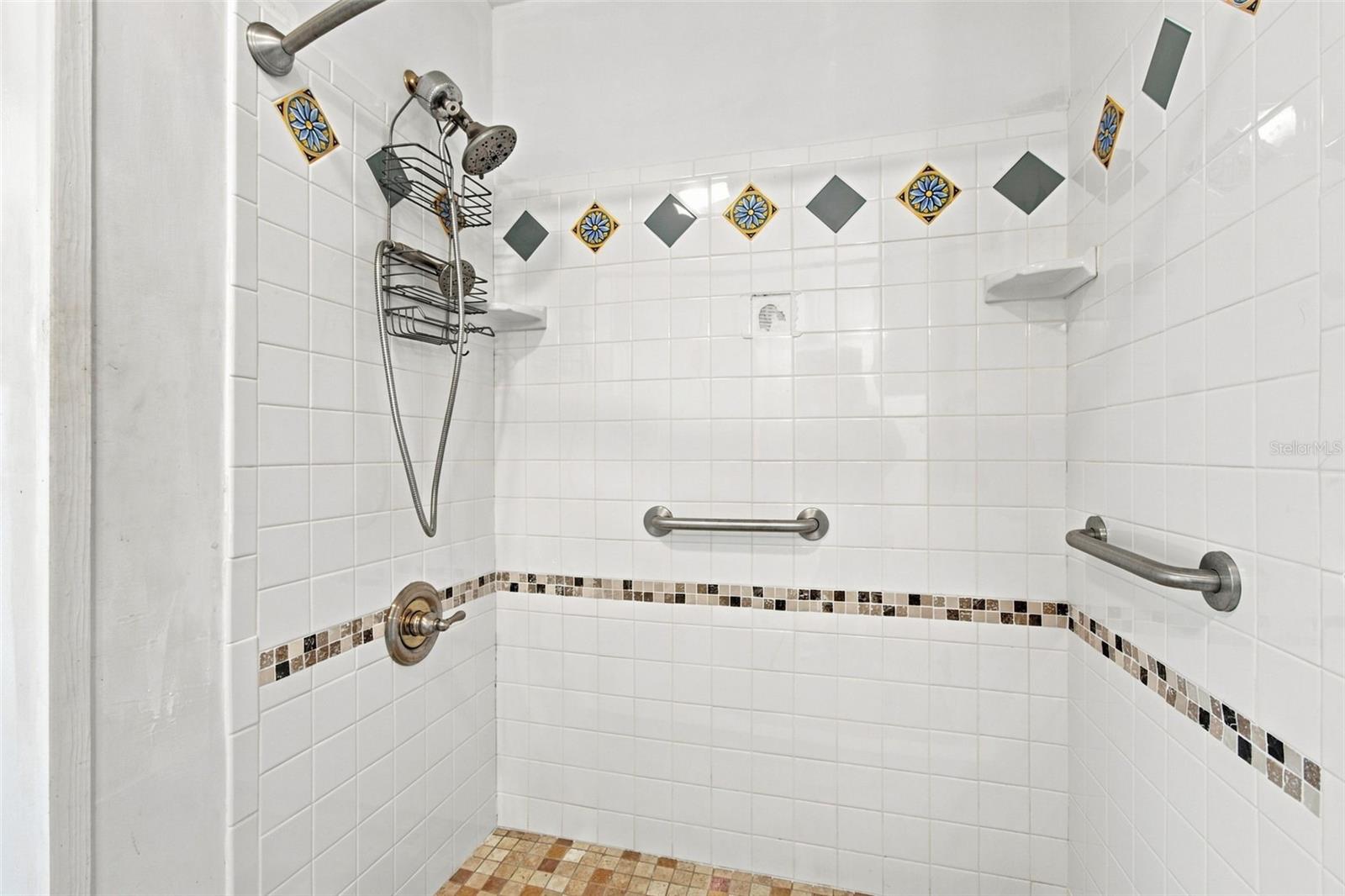 1604 1st St Property Photo 14