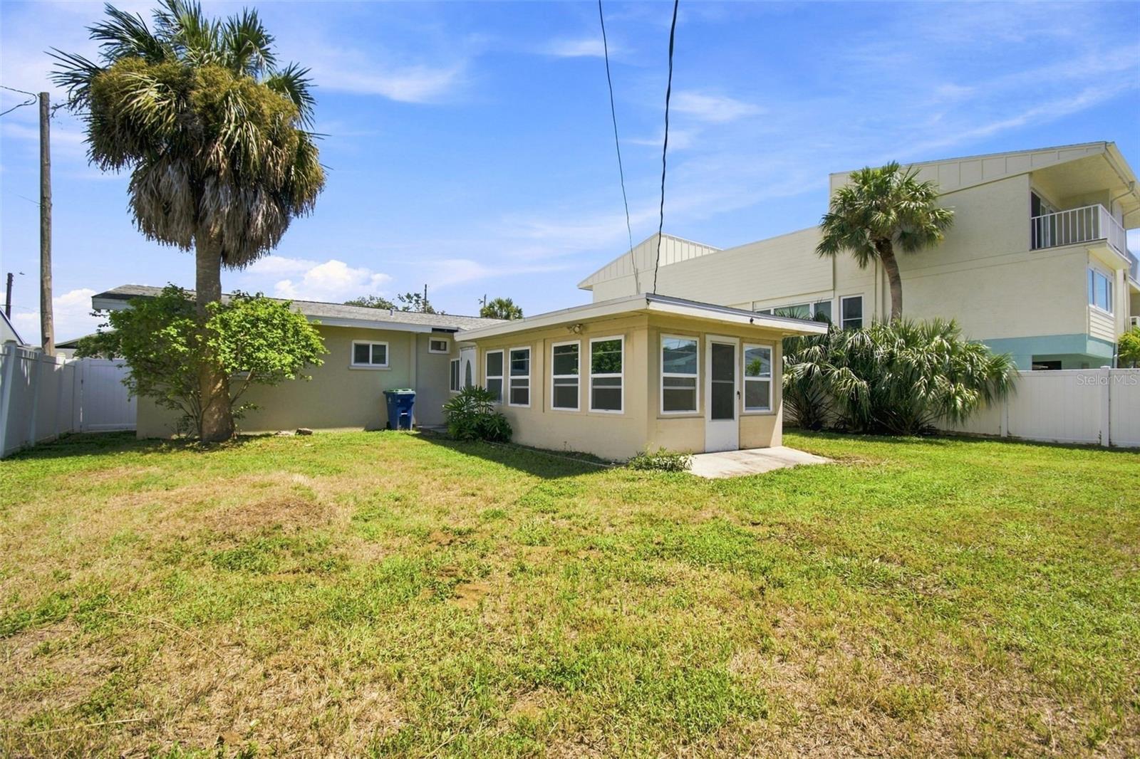 1604 1st St Property Photo 23