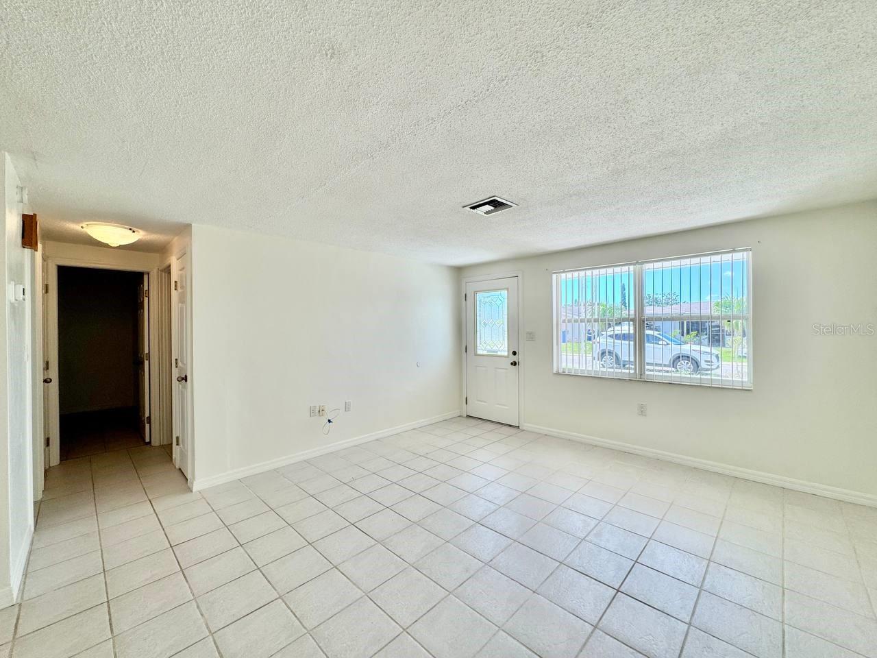 3131 Roxbury Dr Property Photo 6