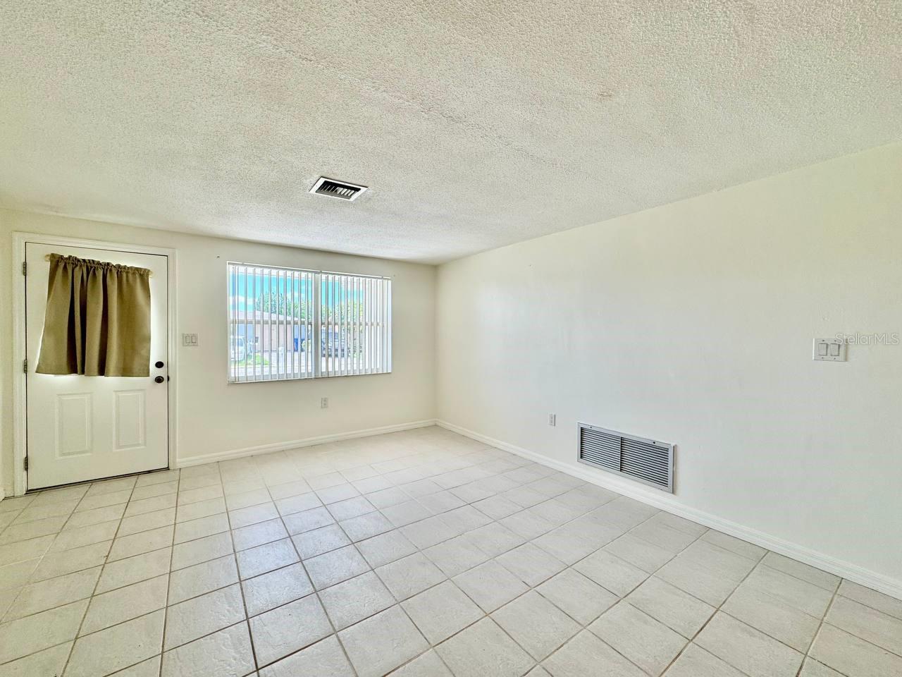 3131 Roxbury Dr Property Photo 7