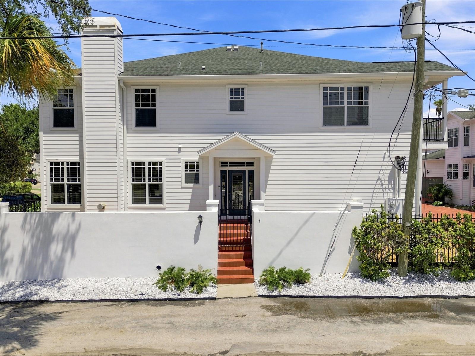 113 BOSPHOROUS AVE #1