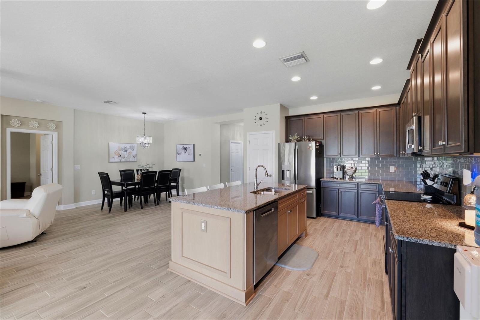 18117 Romanesque Ct Property Photo 6