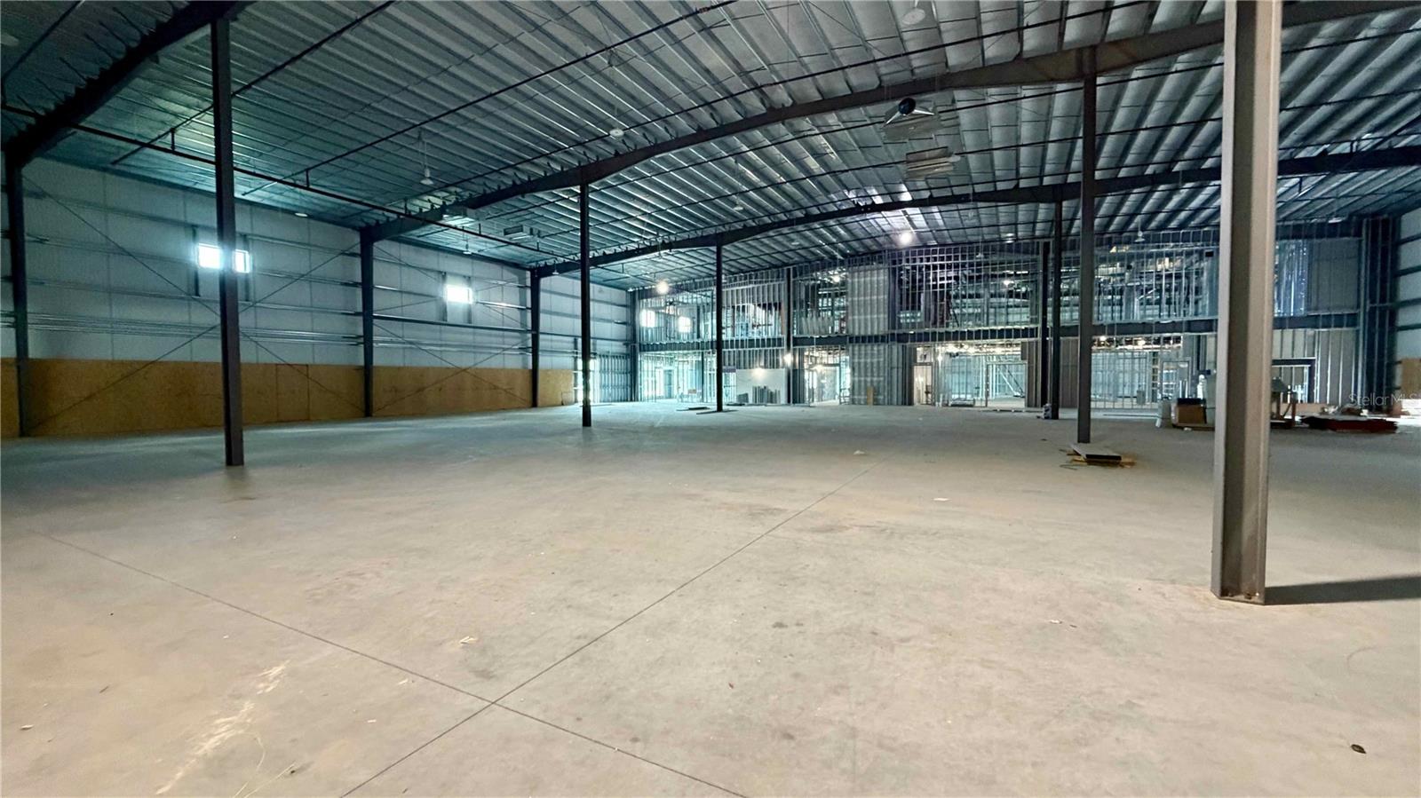 2221 N Us Highway 27/441 Property Photo 12