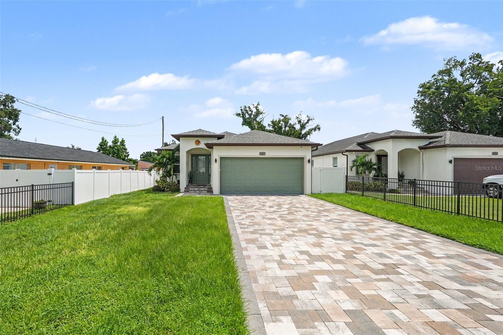 8307 N Gomez Ave Property Photo 3