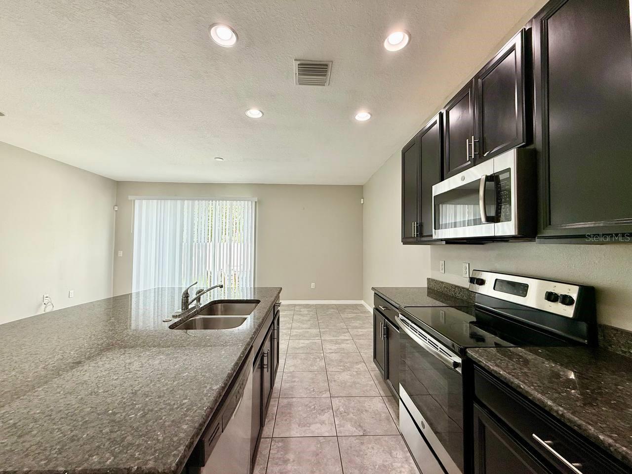 7123 Summer Holly Pl Property Photo 6