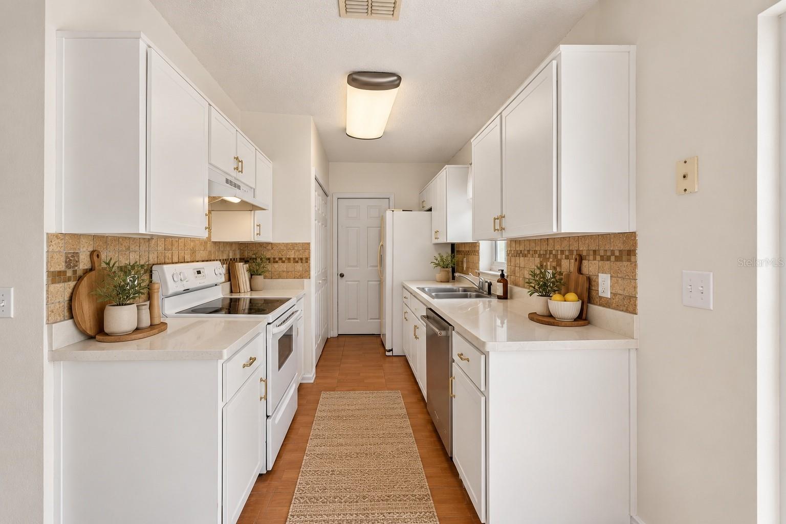 13184 Montego St Property Photo 6