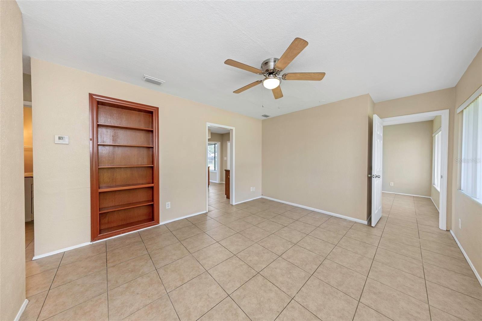 210 S Saturn Ave Property Photo 5