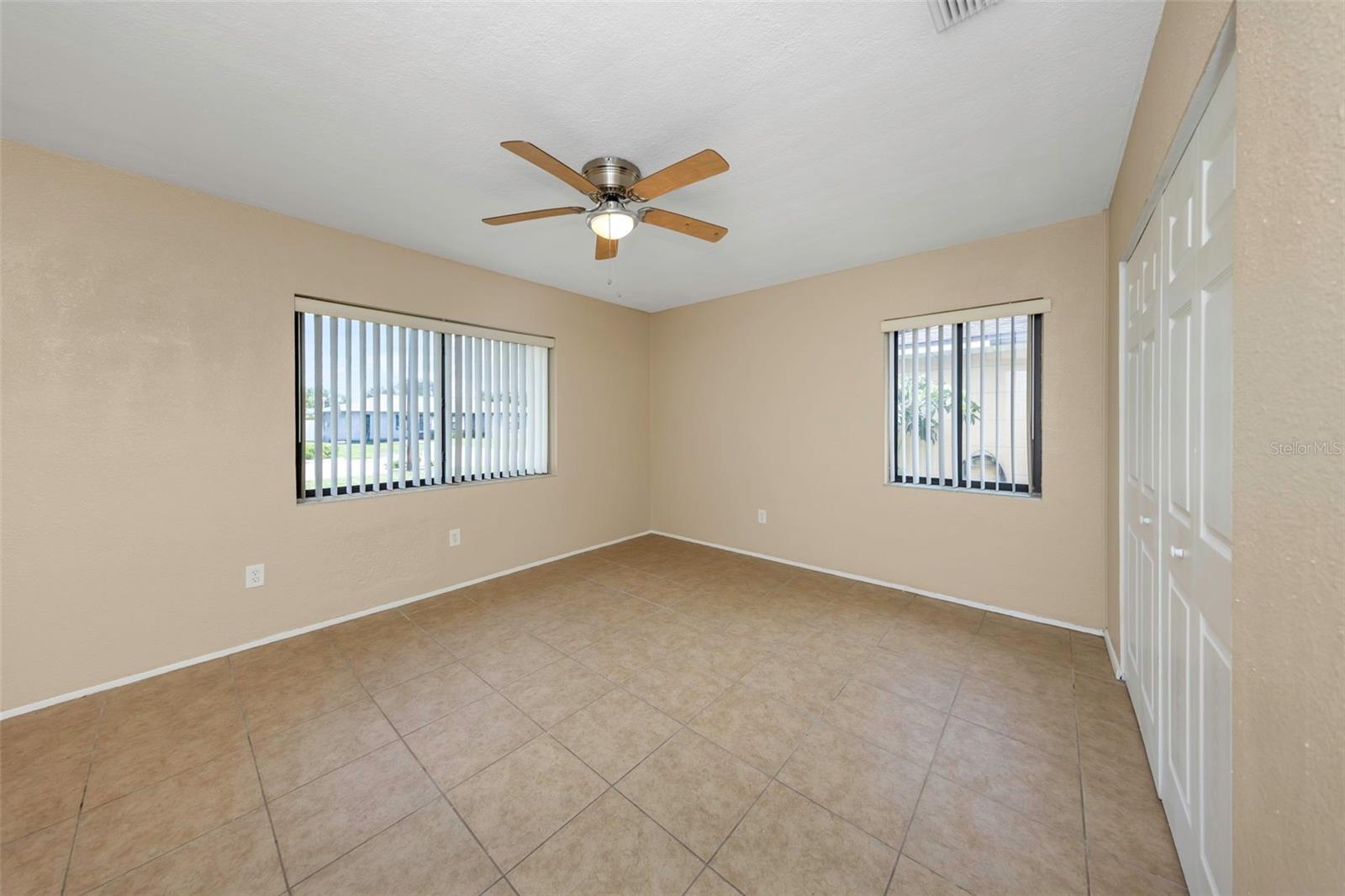 210 S Saturn Ave Property Photo 13