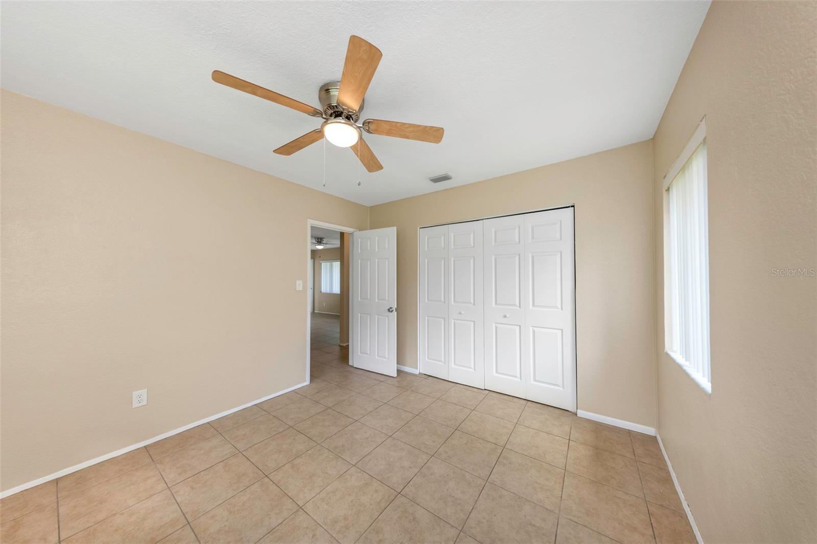 210 S Saturn Ave Property Photo 14