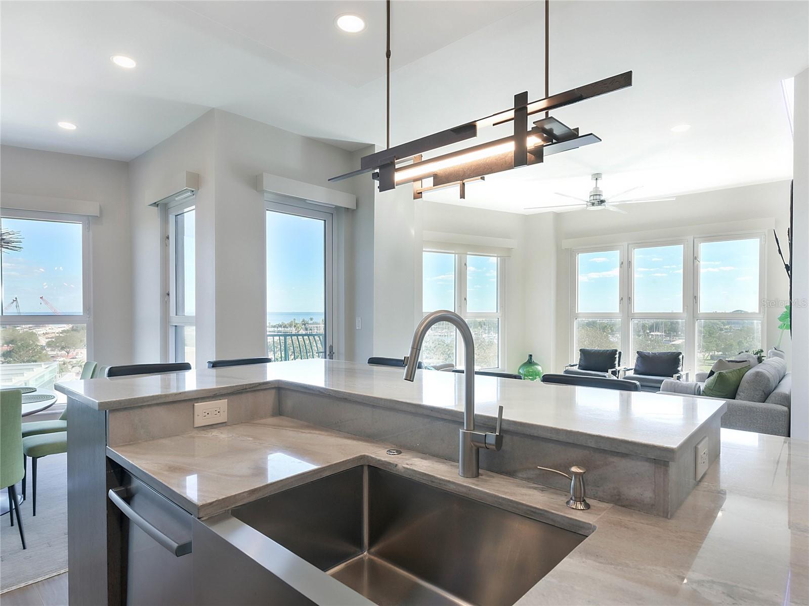 288 Beach Dr Ne #6a Property Photo 23