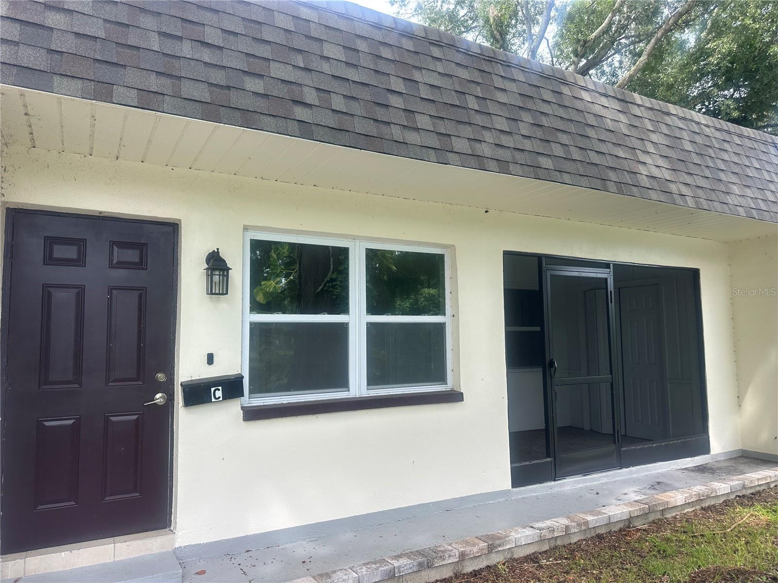 558 CLEARWATER LARGO RD N #C Property Photo 1