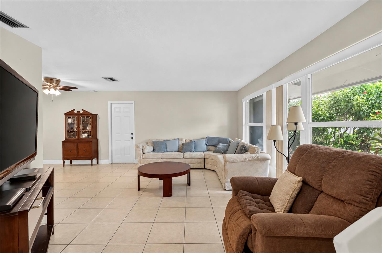 1158 Overcash Dr Property Photo 4