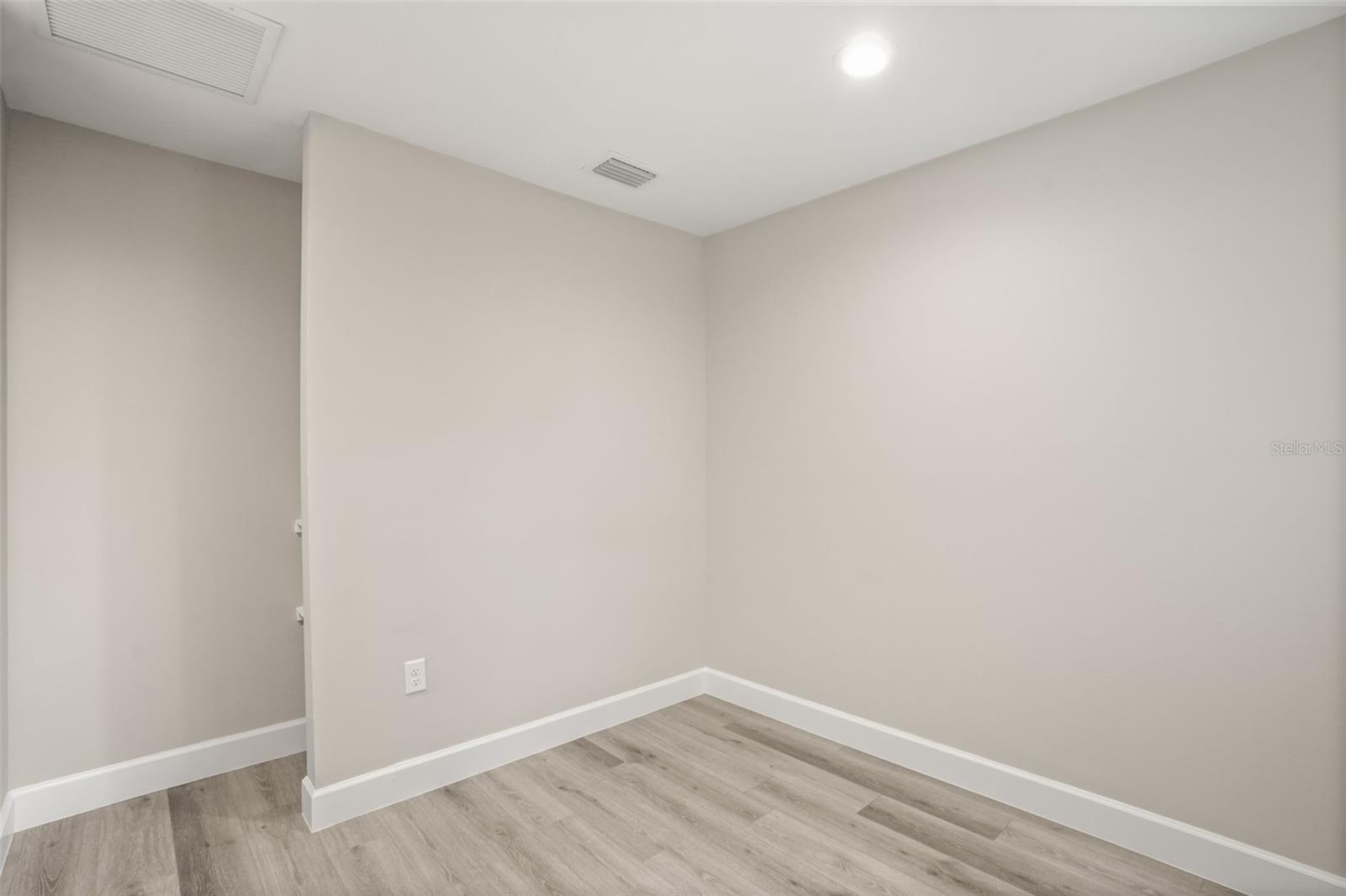 1412 W Harvard St Property Photo 19