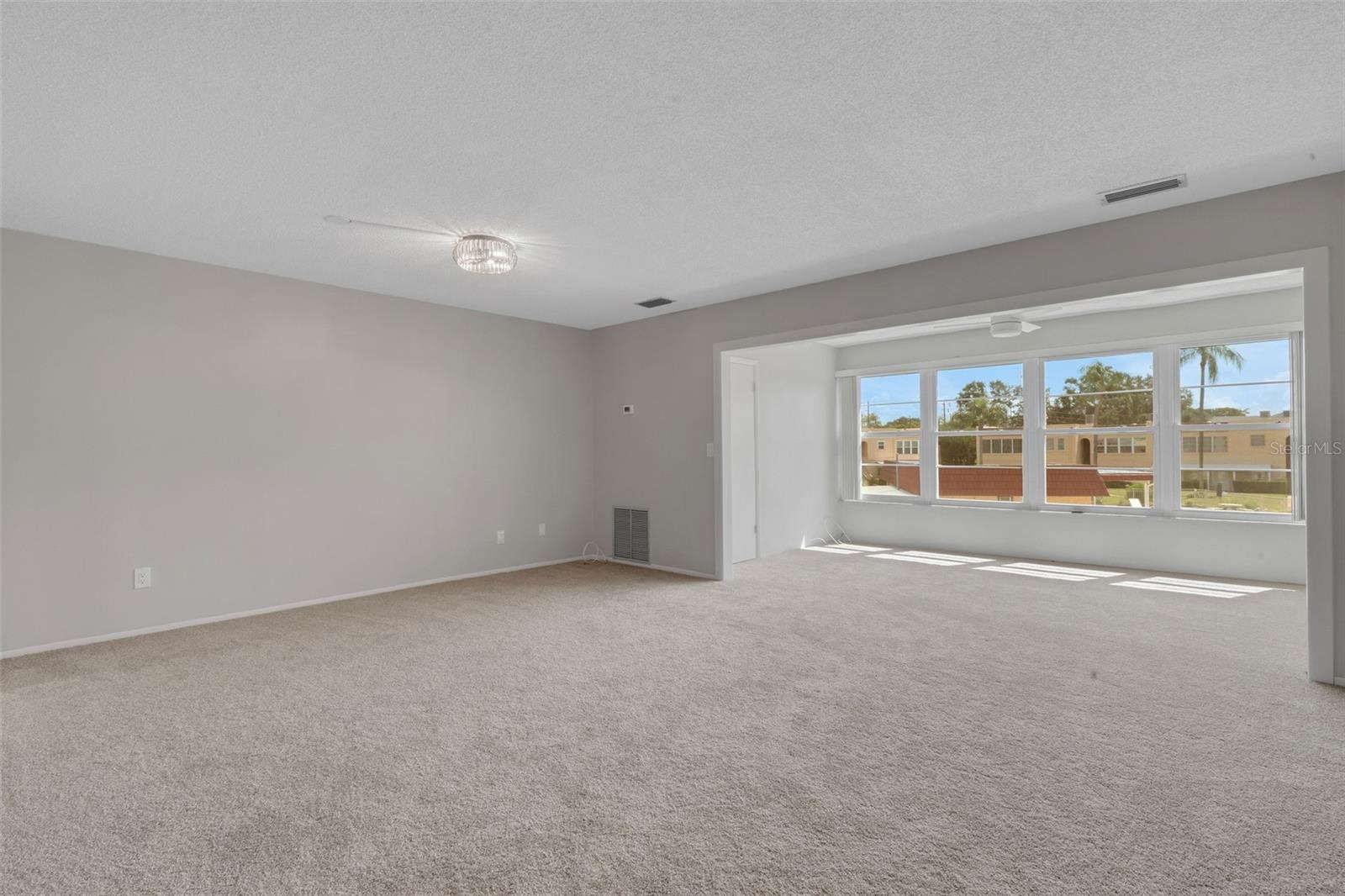 223 Buttonwood Cir #223 Property Photo 8