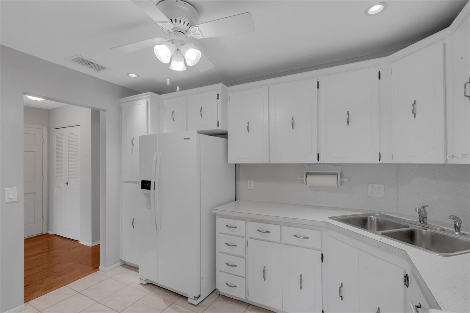 223 Buttonwood Cir #223 Property Photo 15