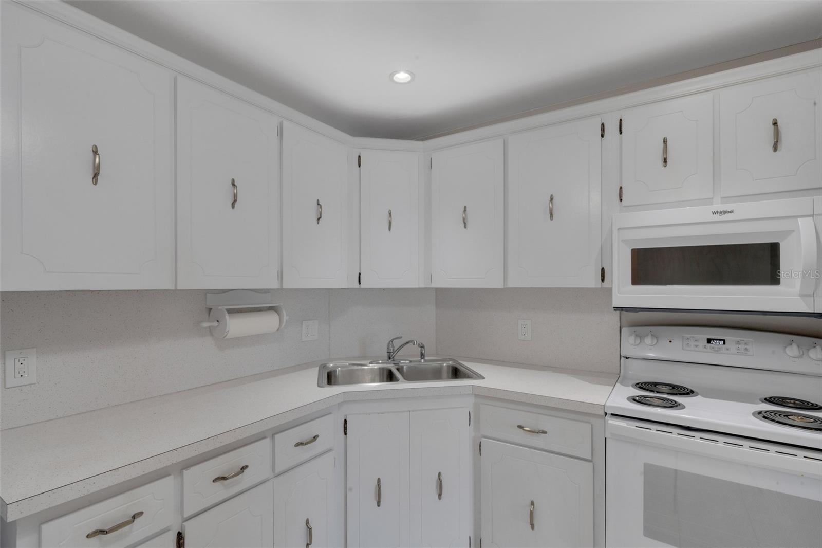 223 Buttonwood Cir #223 Property Photo 16