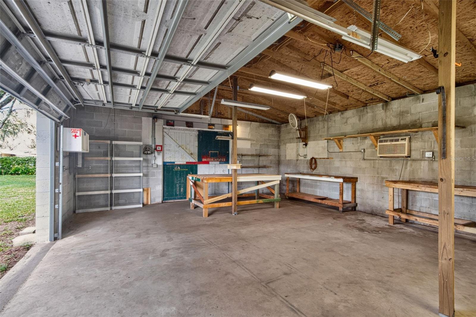 209 S Saint Cloud Ave Property Photo 4
