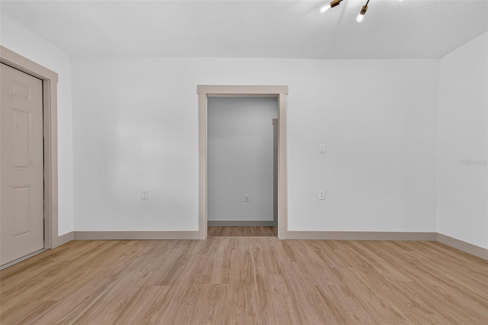 209 S Saint Cloud Ave Property Photo 23