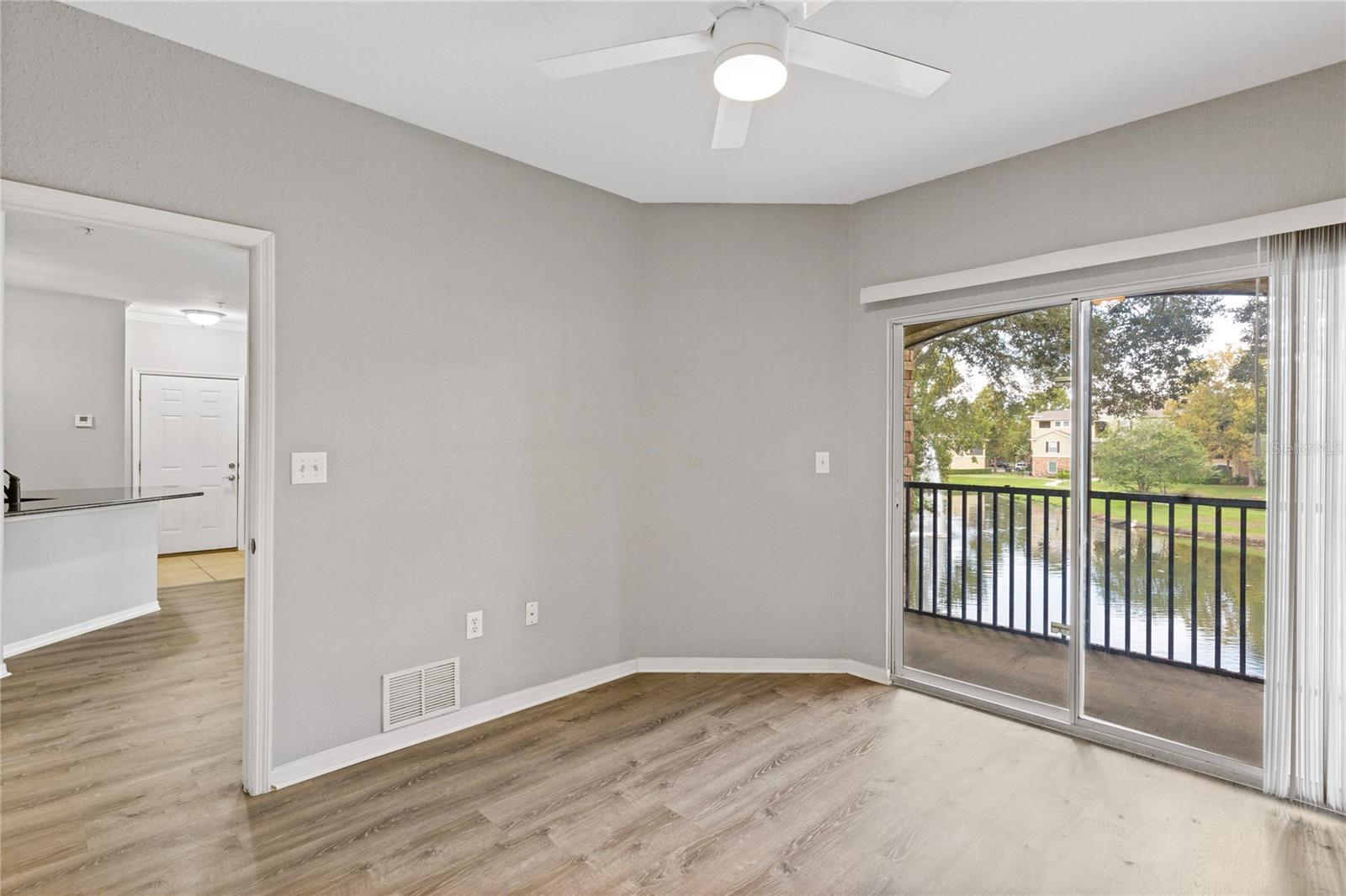 10105 Courtney Oaks Cir #203 Property Photo 4