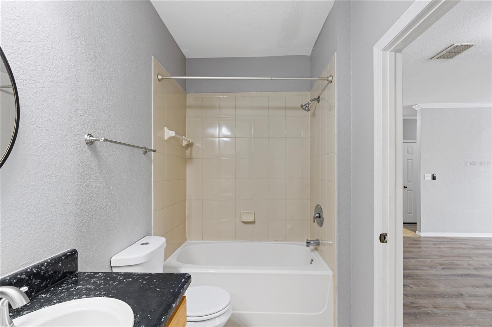 10105 Courtney Oaks Cir #203 Property Photo 17