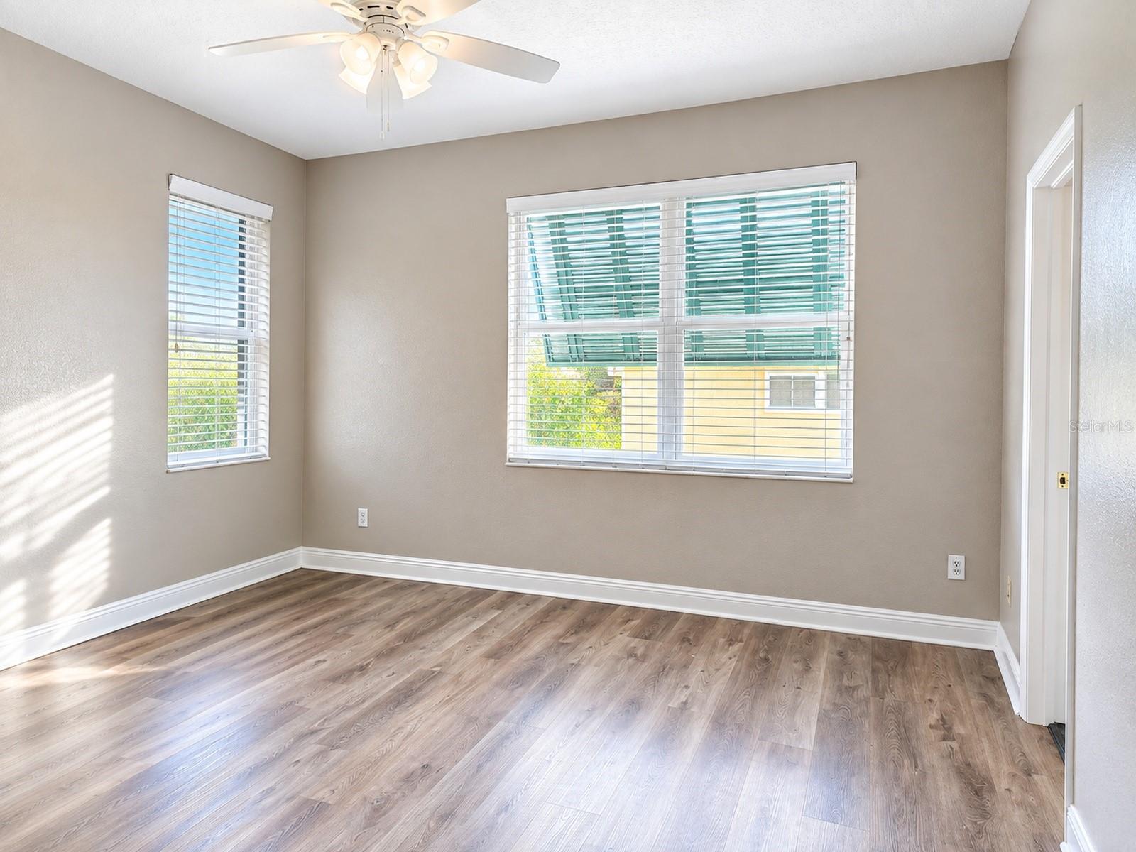 1103 Islamorada Ln Property Photo 5