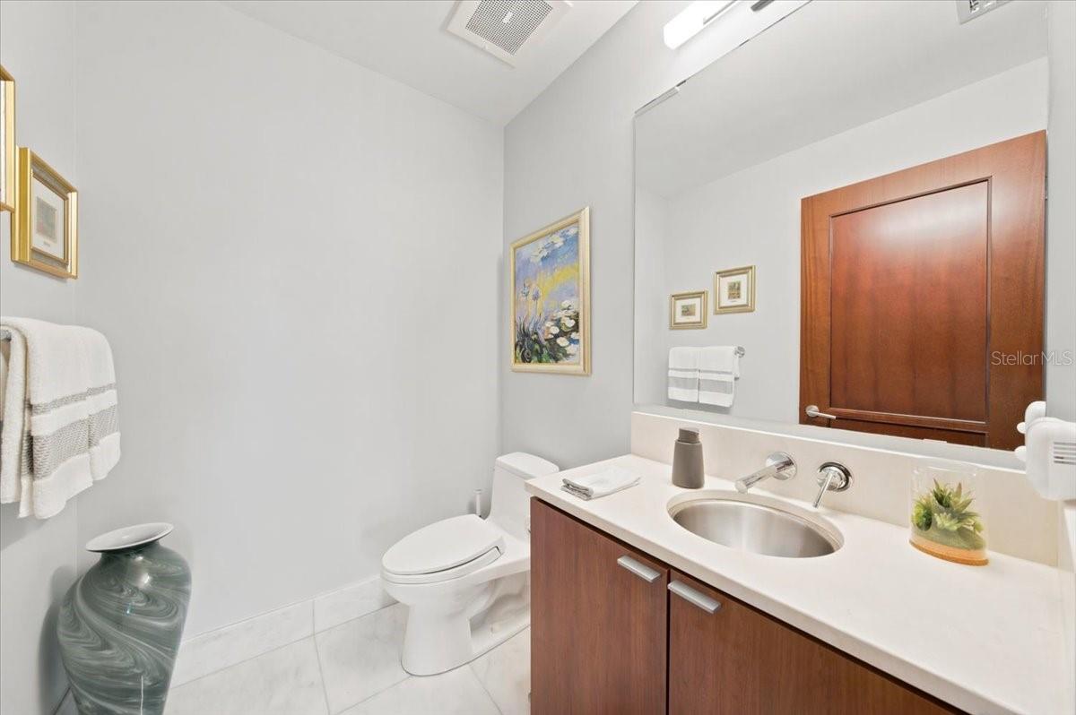 111 N 12th St #1704 Property Photo 14
