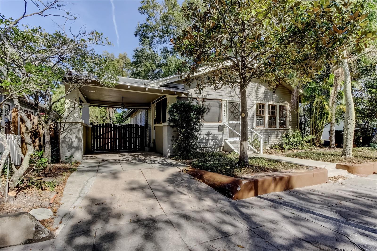 1004 E Crenshaw St Property Photo 4