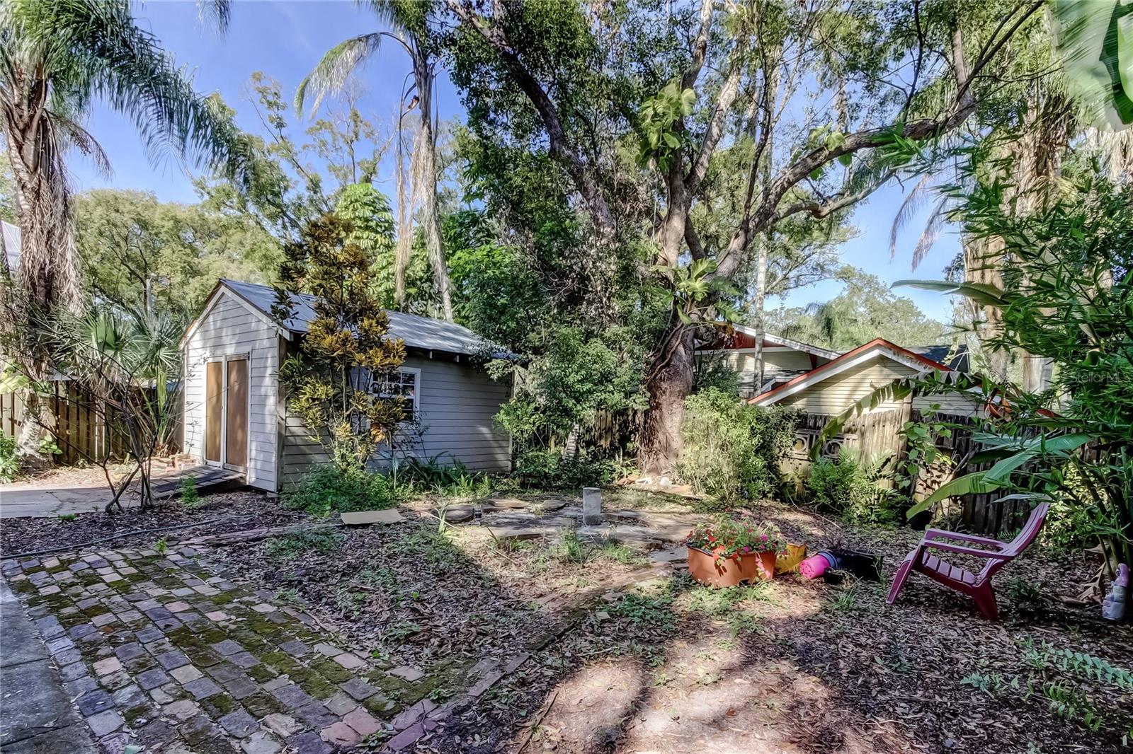 1004 E Crenshaw St Property Photo 8