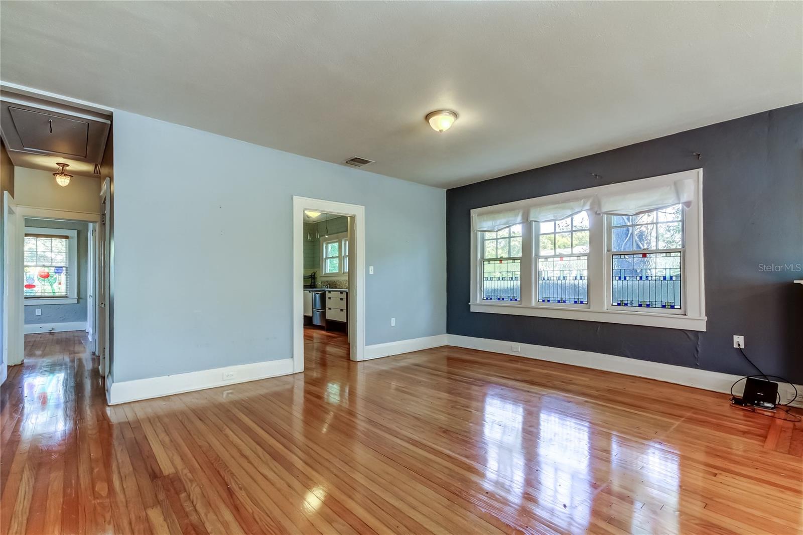 1004 E Crenshaw St Property Photo 16
