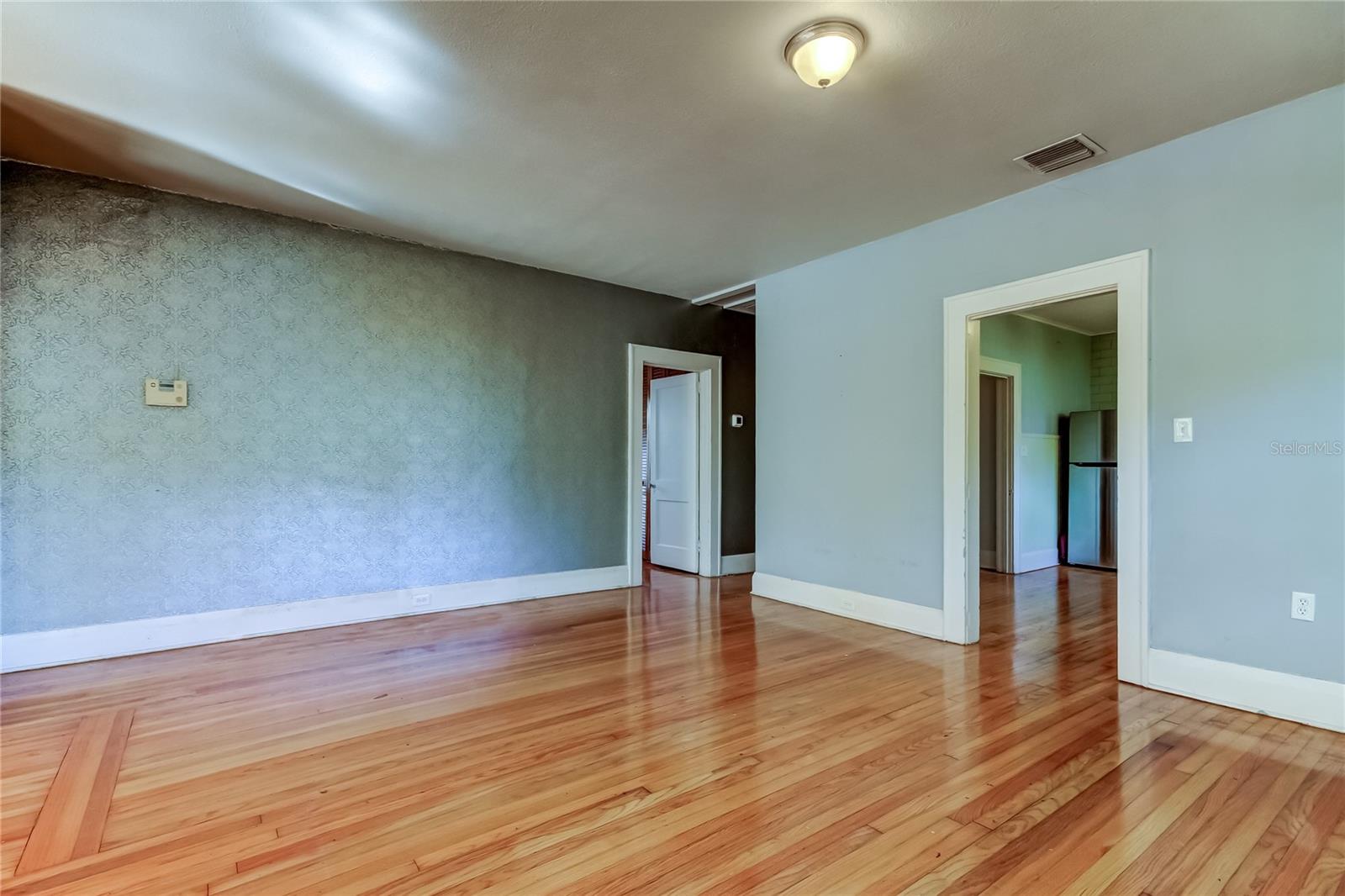 1004 E Crenshaw St Property Photo 19