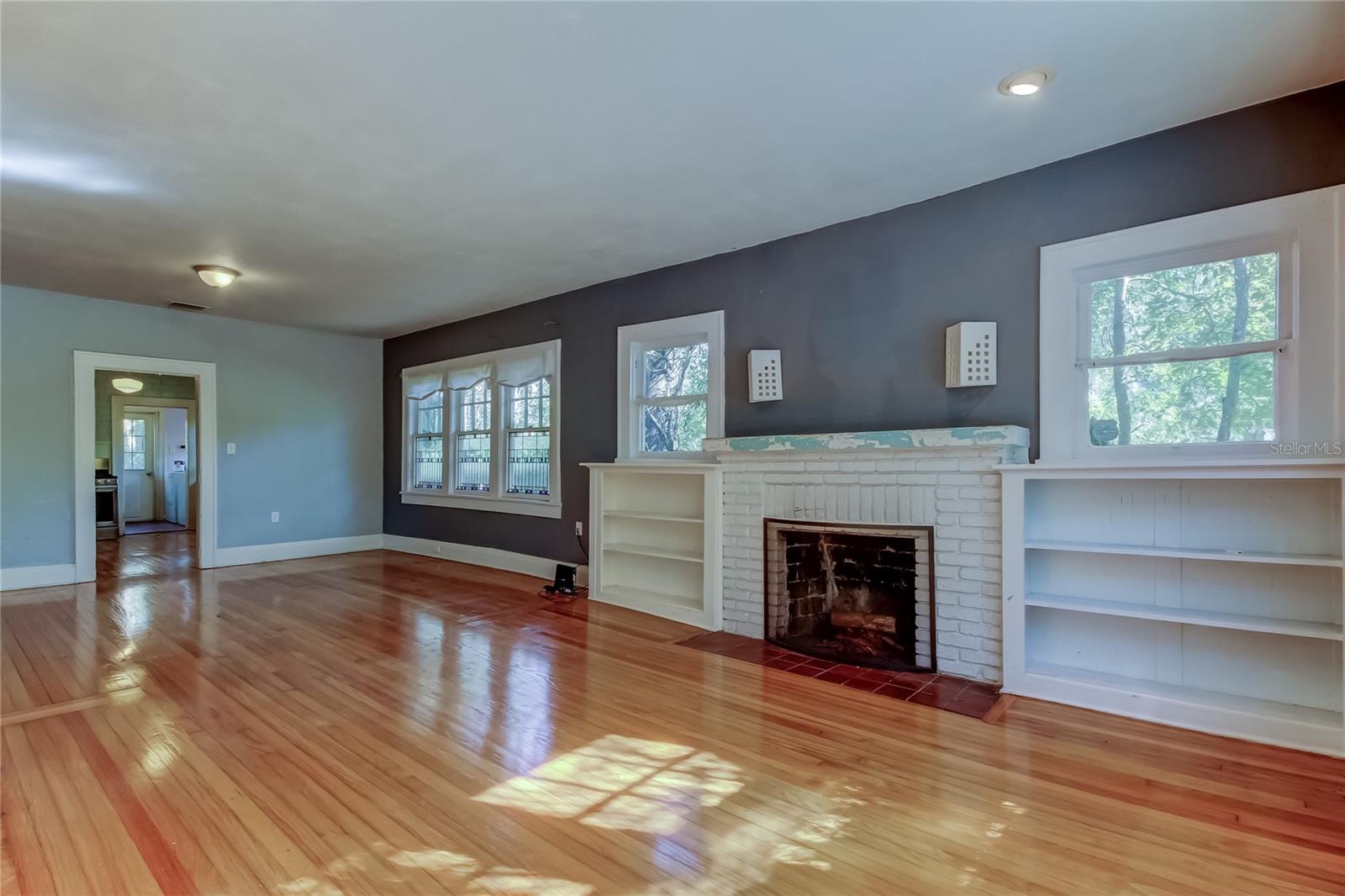 1004 E Crenshaw St Property Photo 22