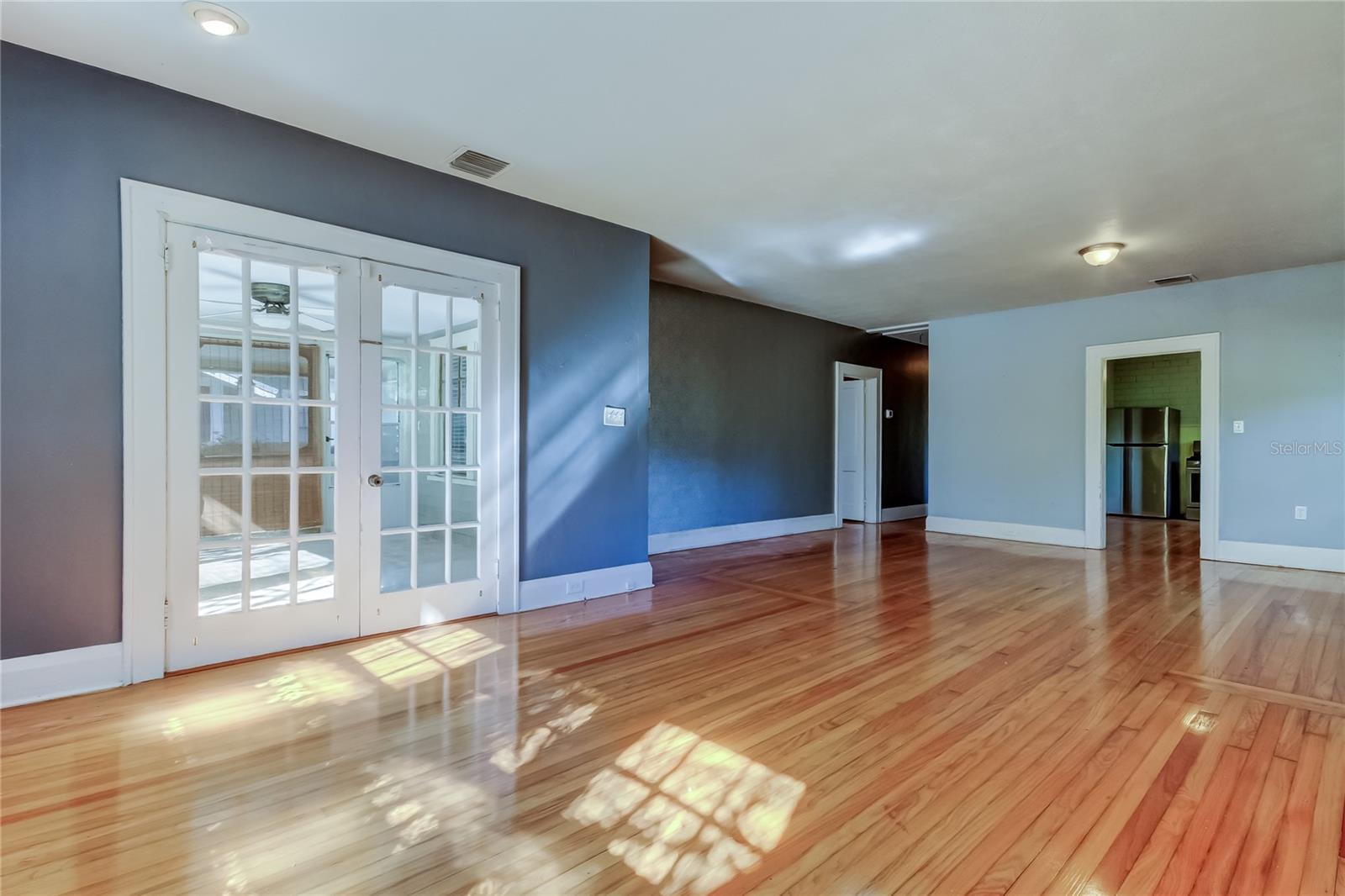 1004 E Crenshaw St Property Photo 23