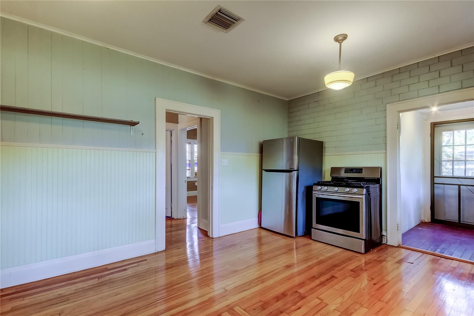 1004 E Crenshaw St Property Photo 31