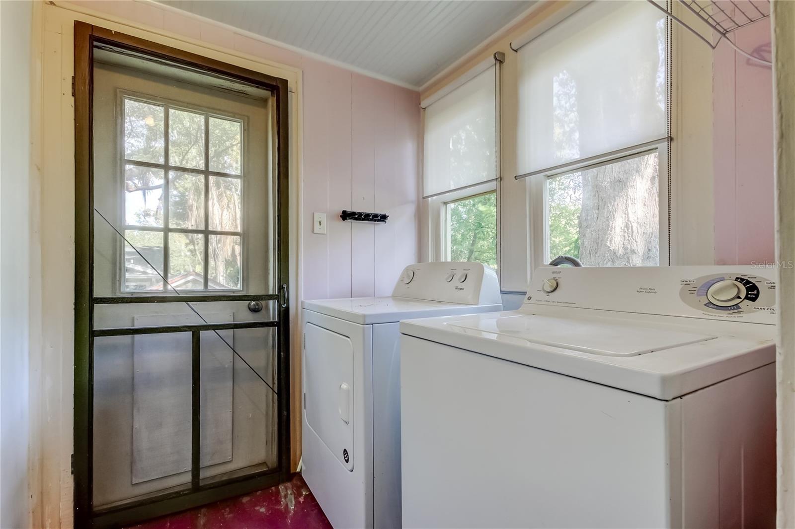 1004 E Crenshaw St Property Photo 33
