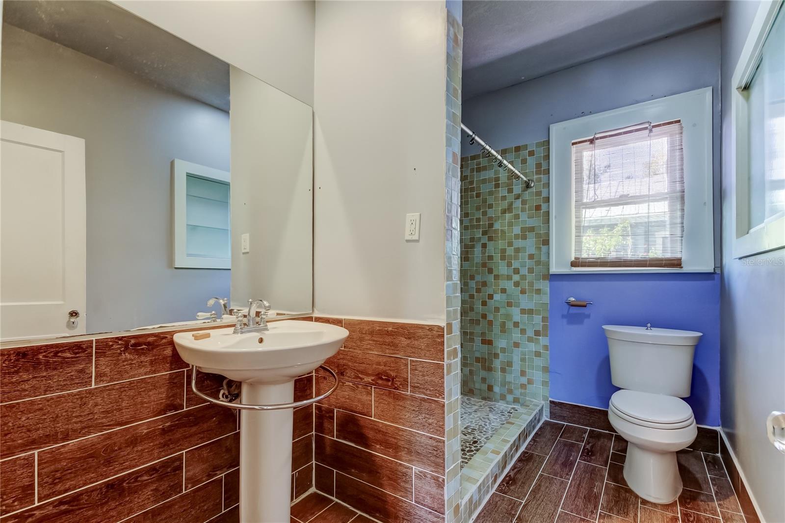 1004 E Crenshaw St Property Photo 38