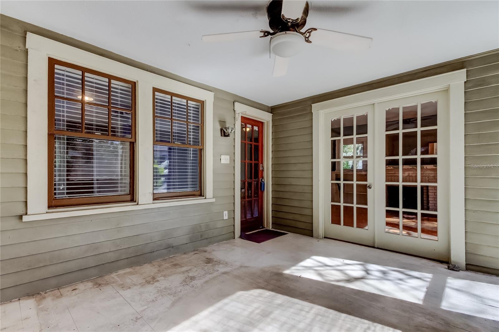 1004 E Crenshaw St Property Photo 42