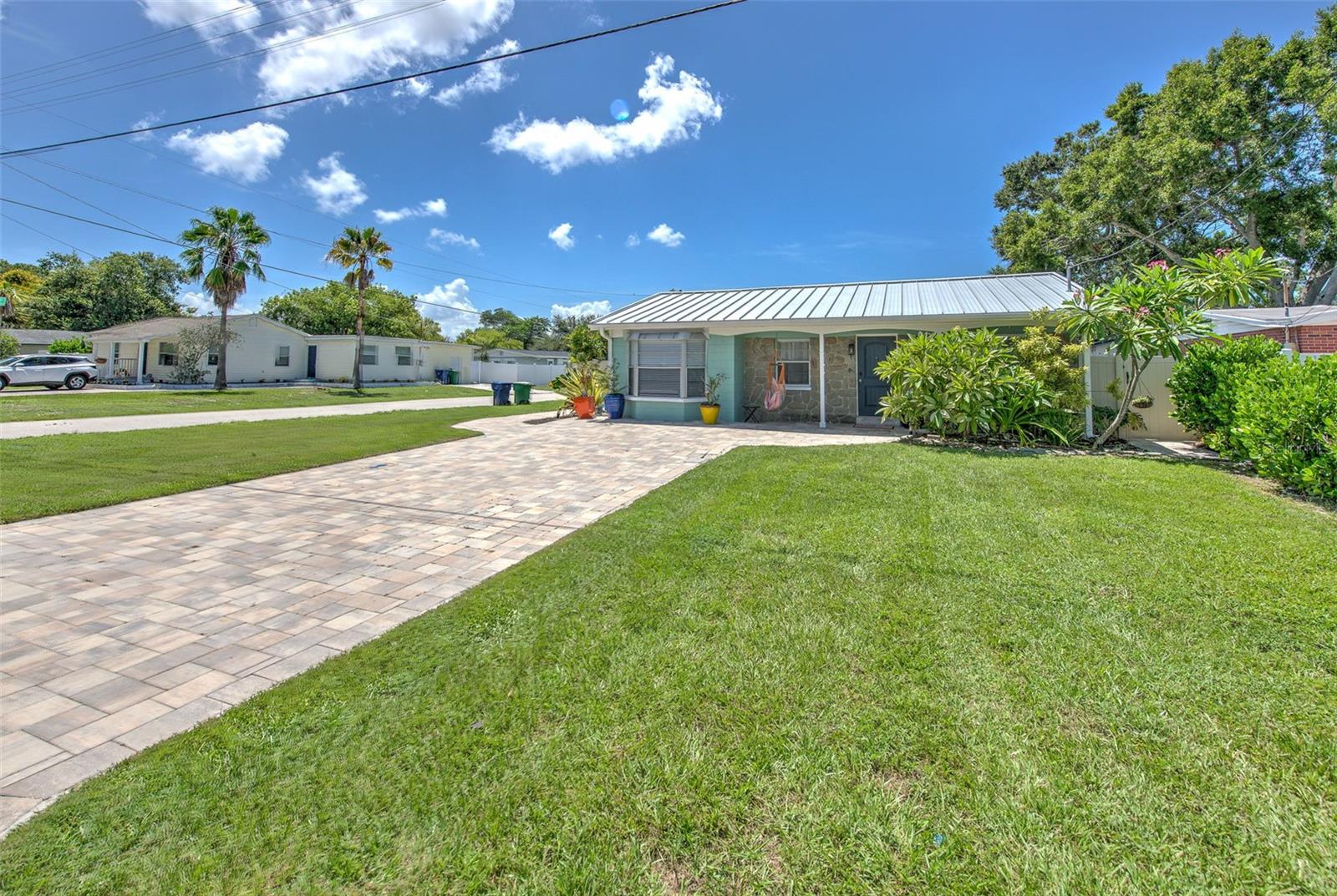 4502 W Pearl Ave Property Photo 1