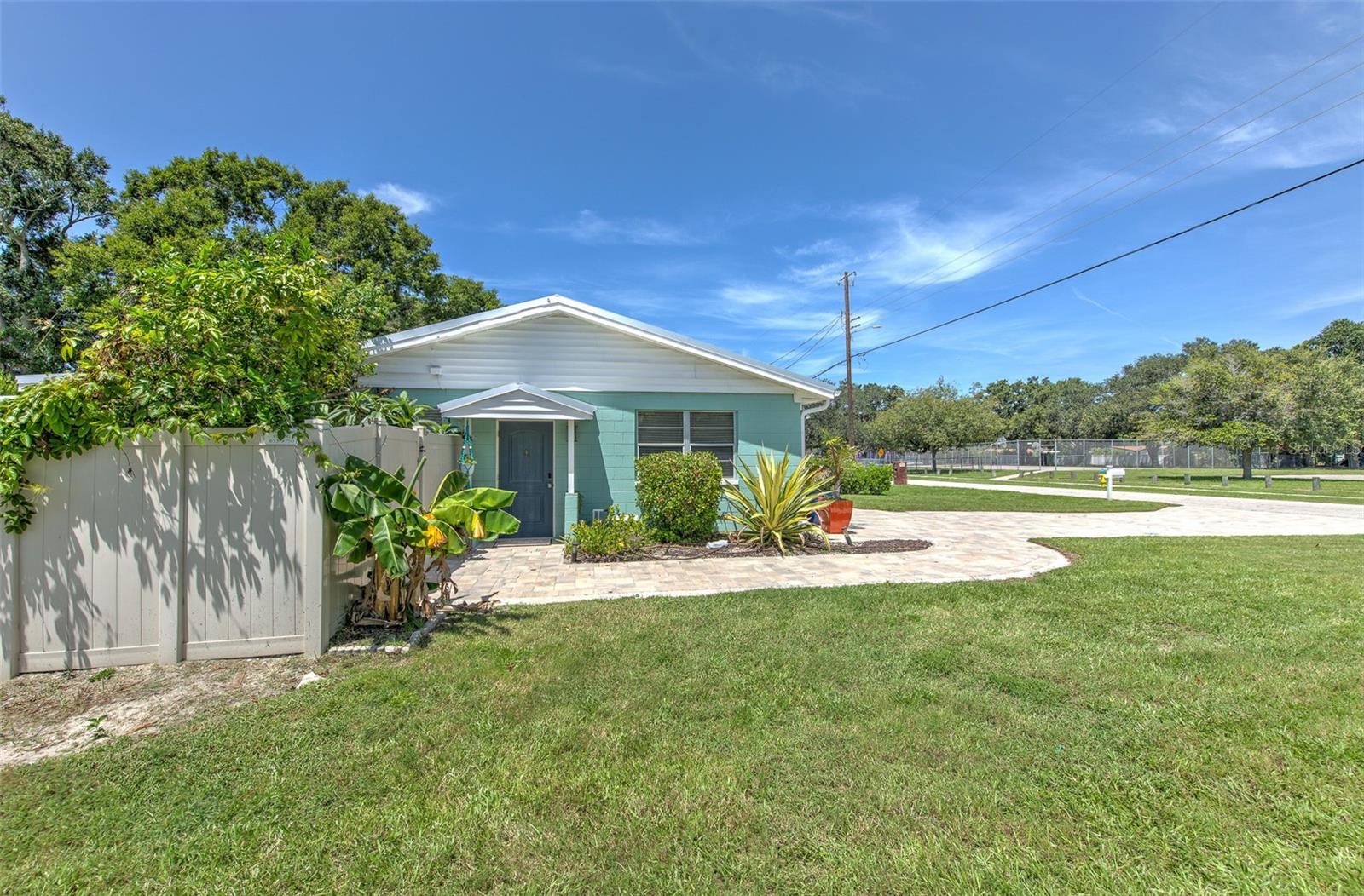 4502 W Pearl Ave Property Photo 2